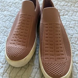 Steve Madden, Daray Stretch Mesh Knit Slip On Sneakers size 8.5
